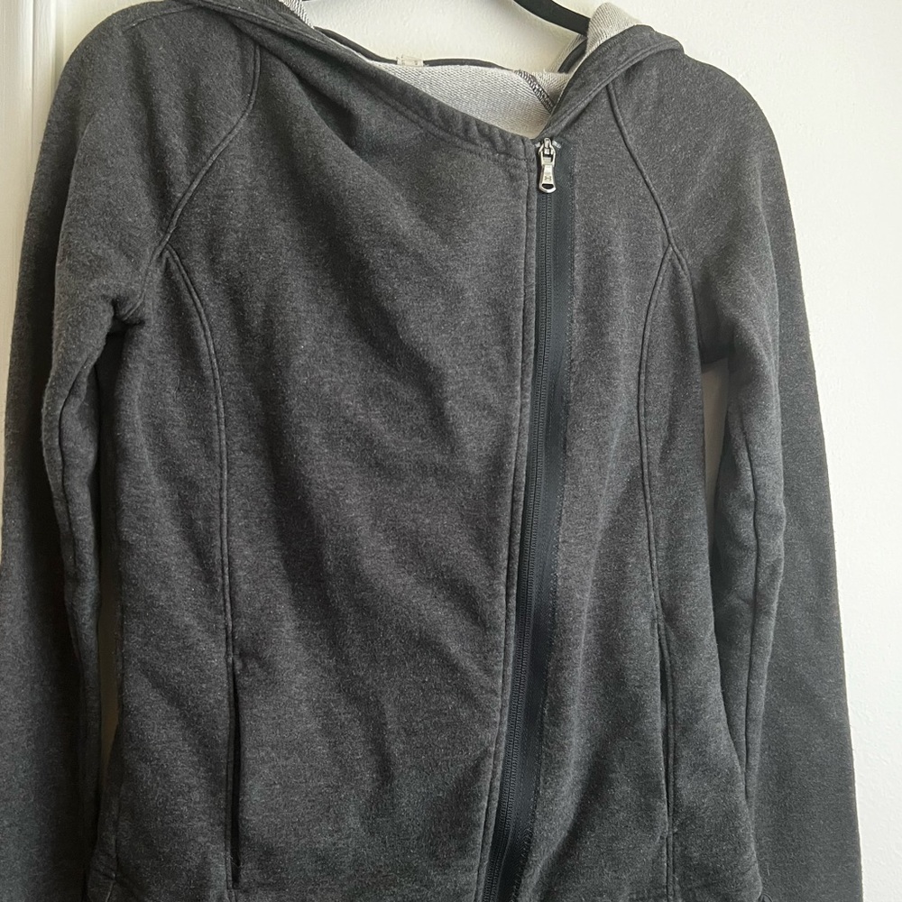 (SM) Under Armour side zip hoodie with thumb holes